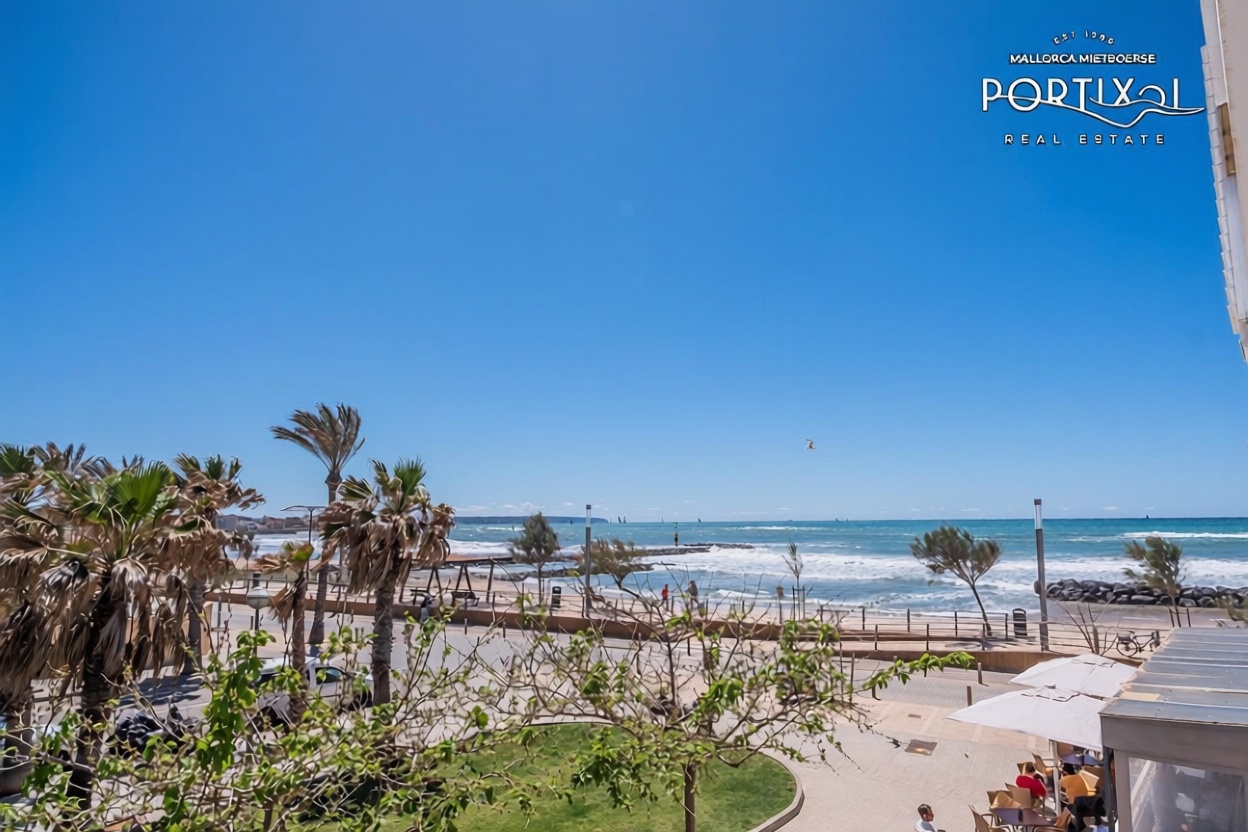 Beachfront flat in Palma de Mallorca — Sea view