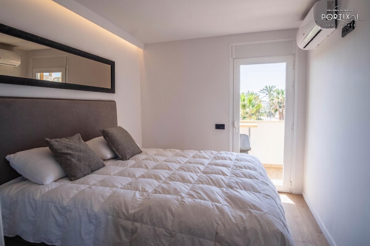 Beachfront flat in Palma de Mallorca — Bedroom