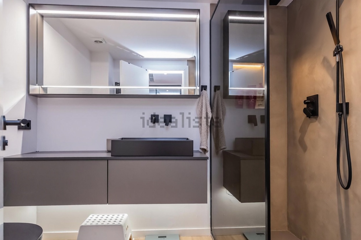 Beachfront flat in Palma de Mallorca — Bathroom