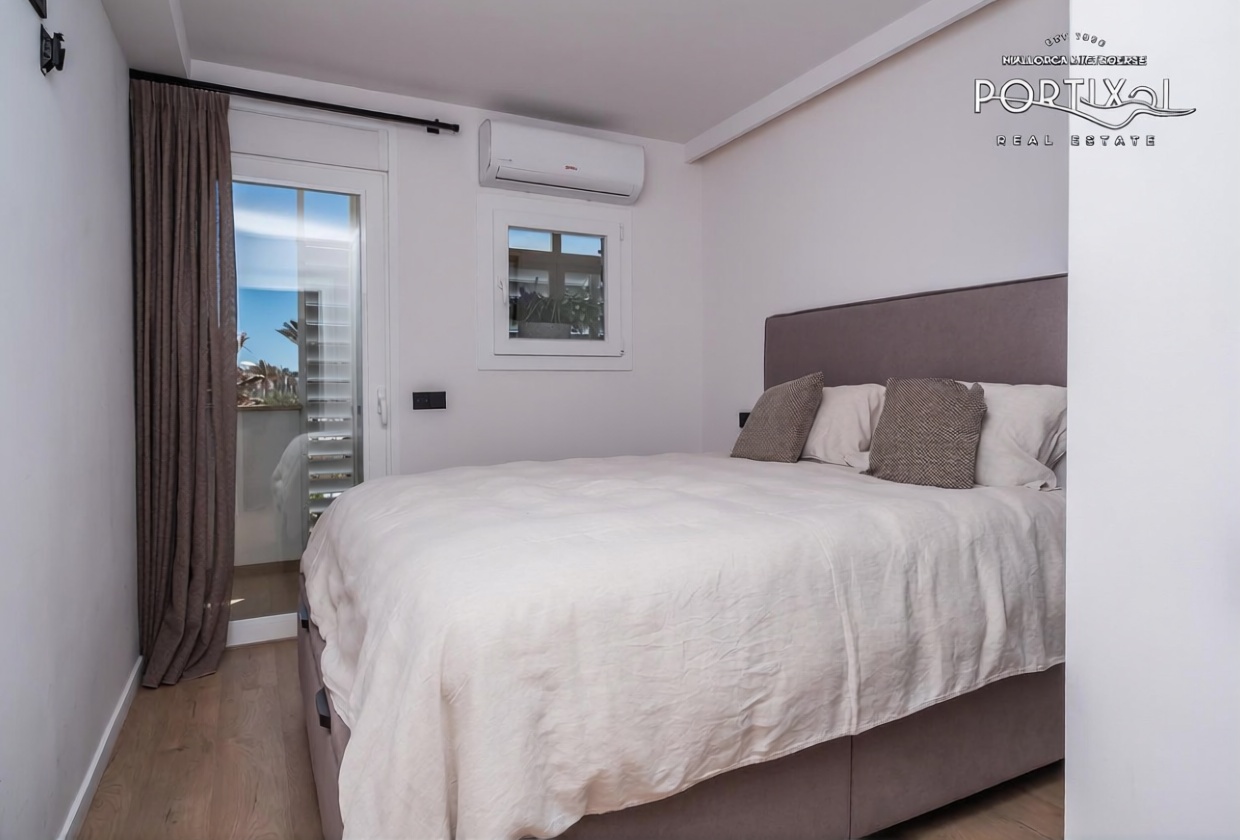 Beachfront flat in Palma de Mallorca — Bedroom