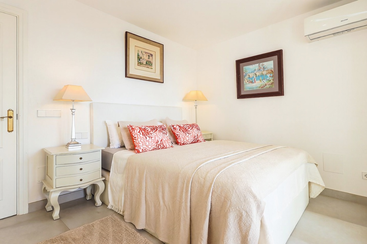 Beachfront flat in Palma de Mallorca — Bedroom