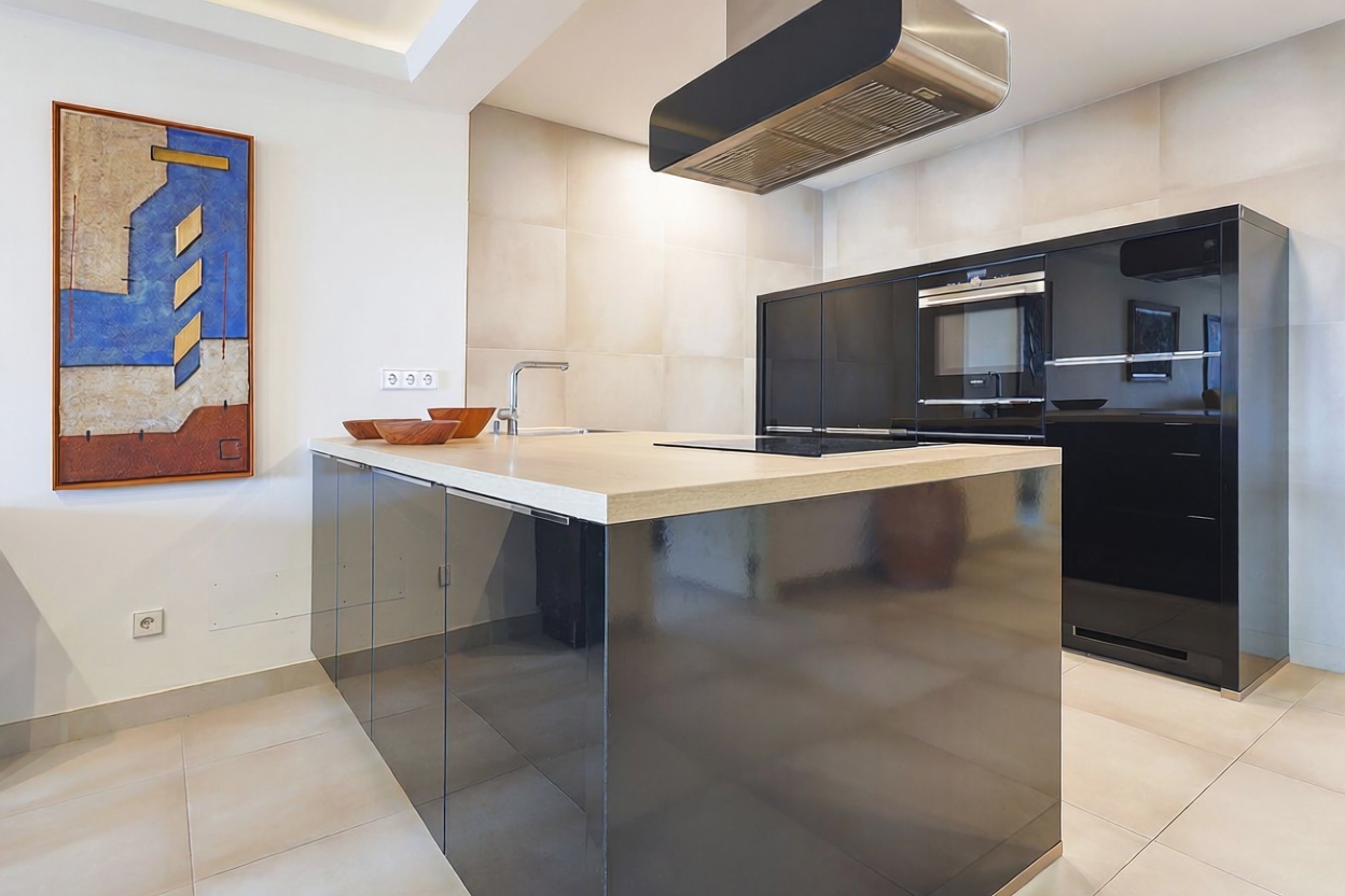 Beachfront flat in Palma de Mallorca — Kitchen