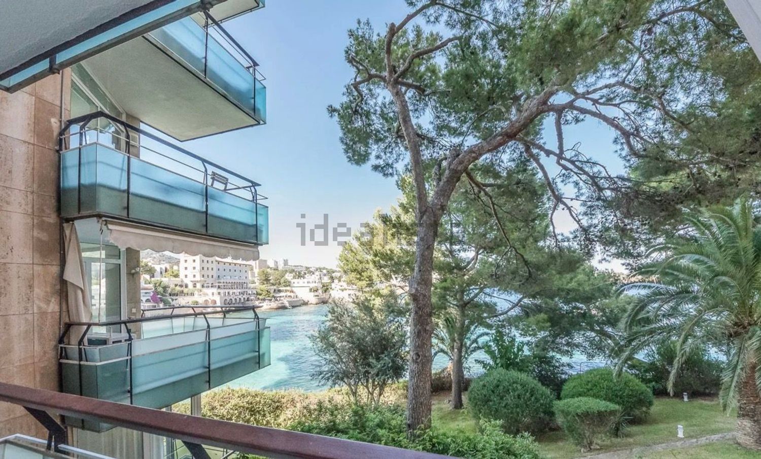 Flat for sale frontline beach in Calvià