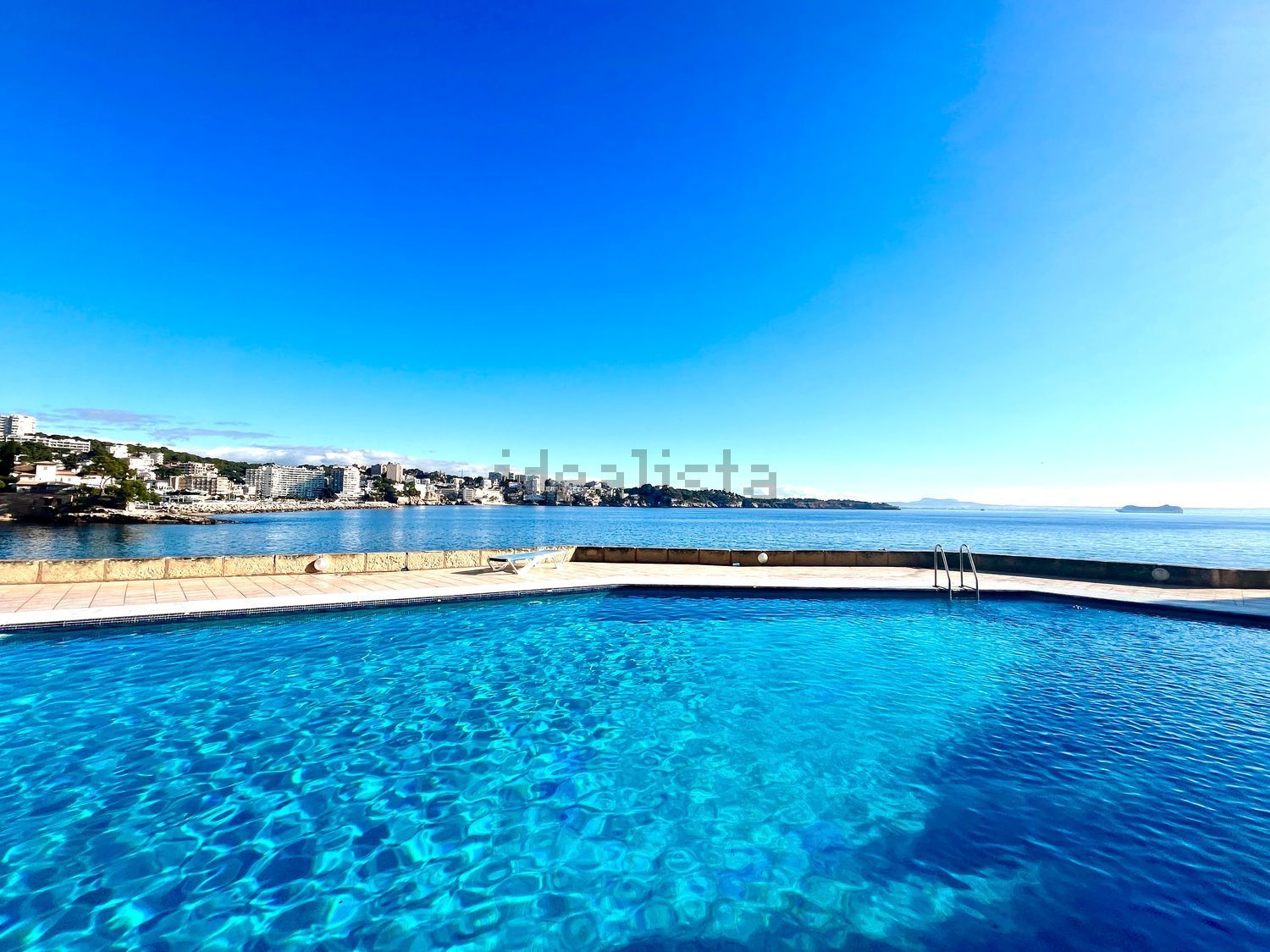 Flat for sale frontline beach in Calvià