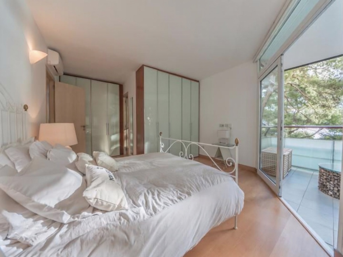 Beachfront flat in Calvià — Bedroom