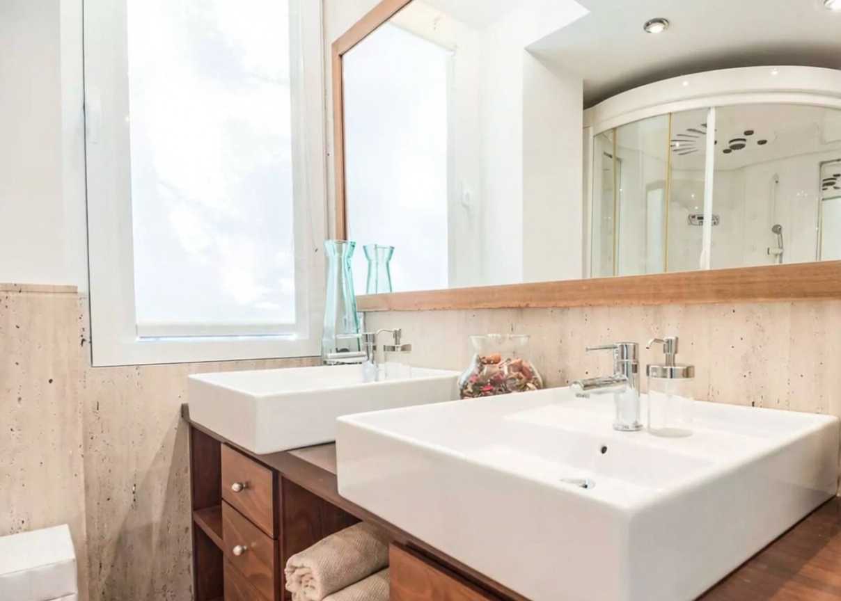 Beachfront flat in Calvià — Bathroom