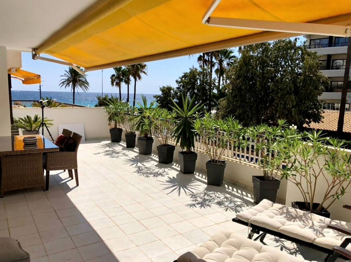 Beachfront flat in Cala Millor