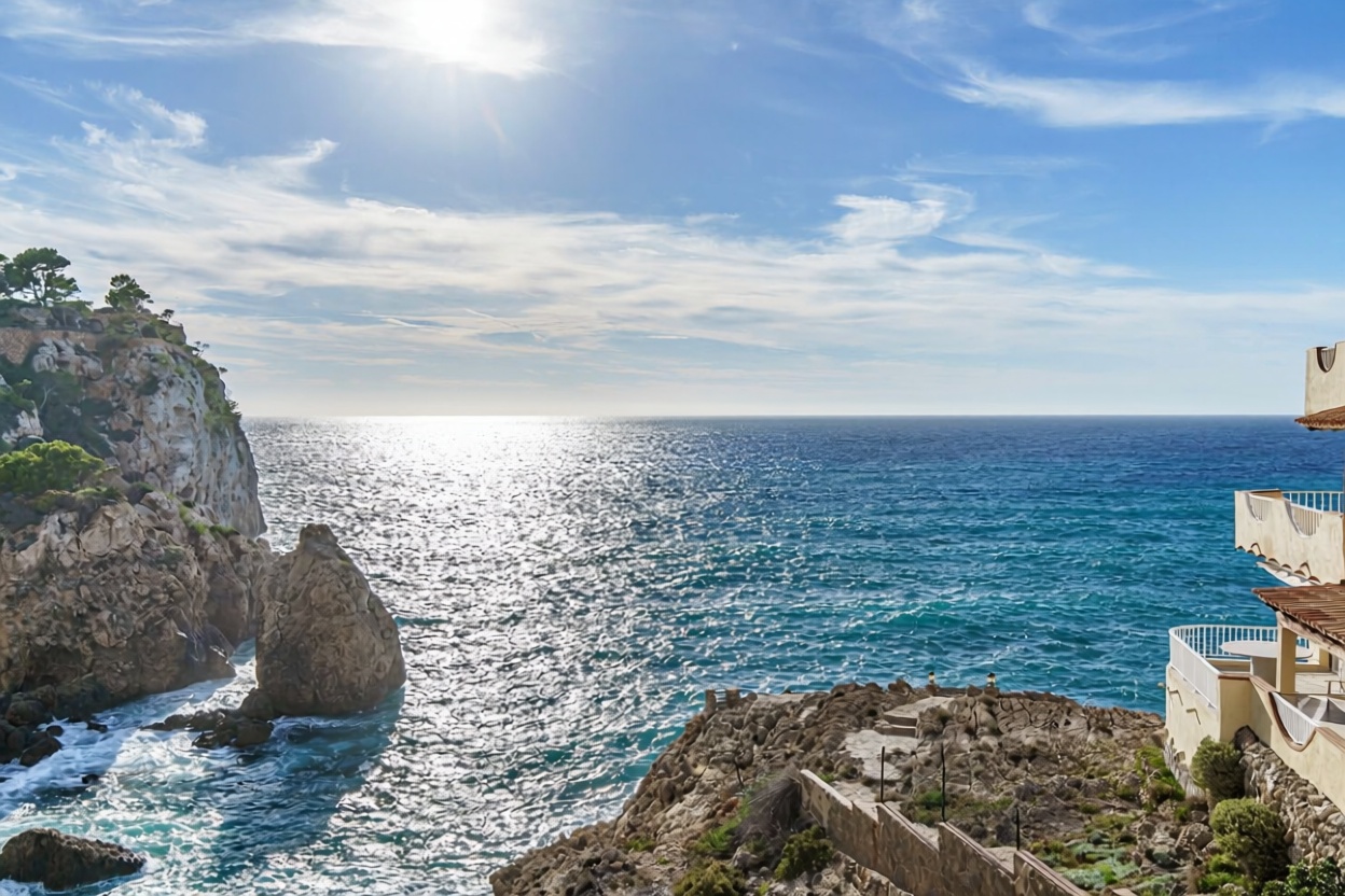 Beachfront flat in Calvià — Sea view