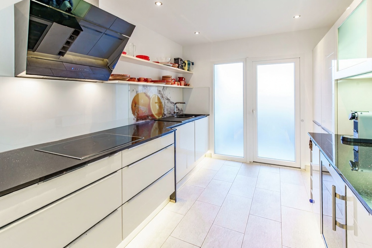 Beachfront flat in Calvià — Kitchen