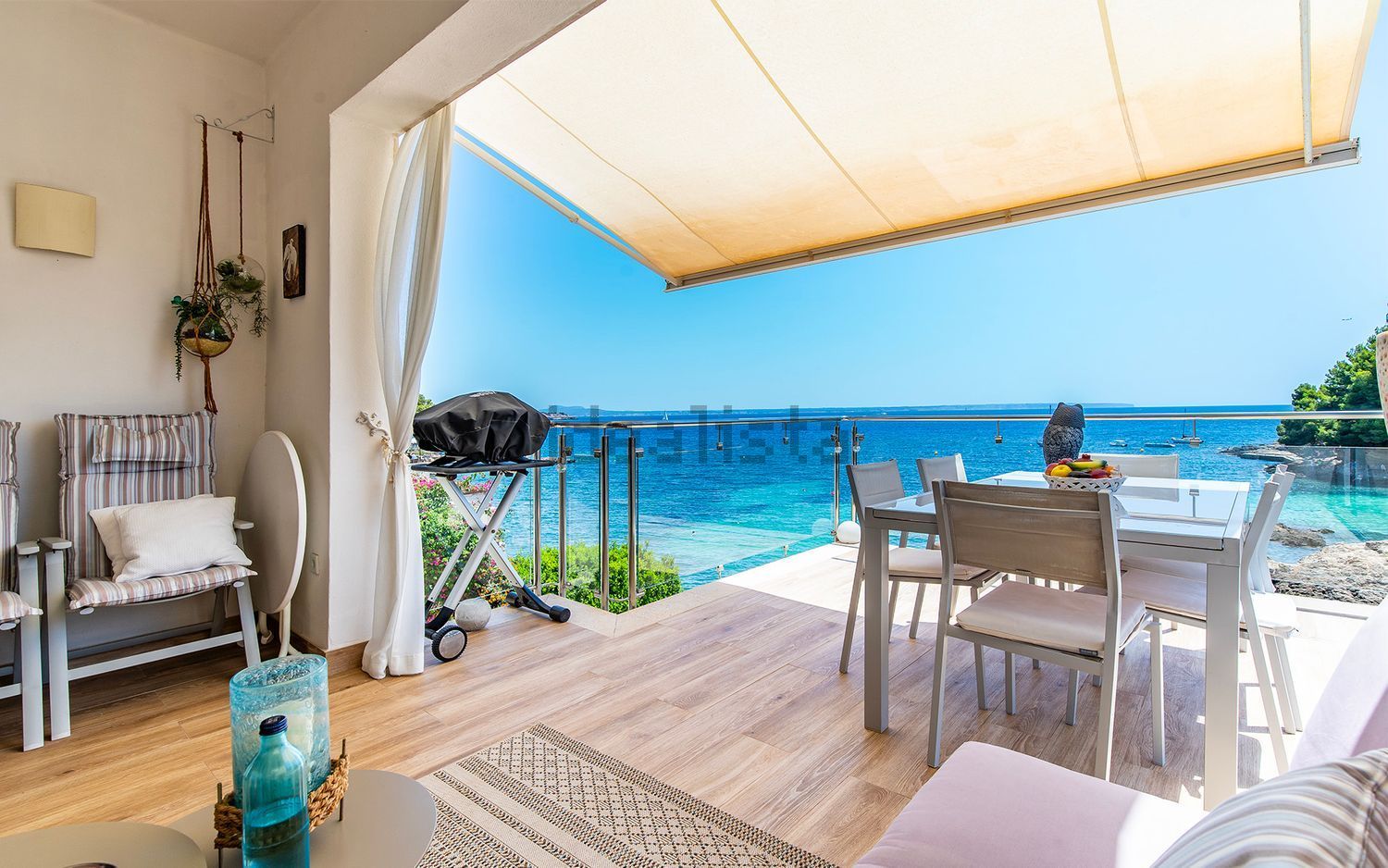 Seafront attic in Calvià