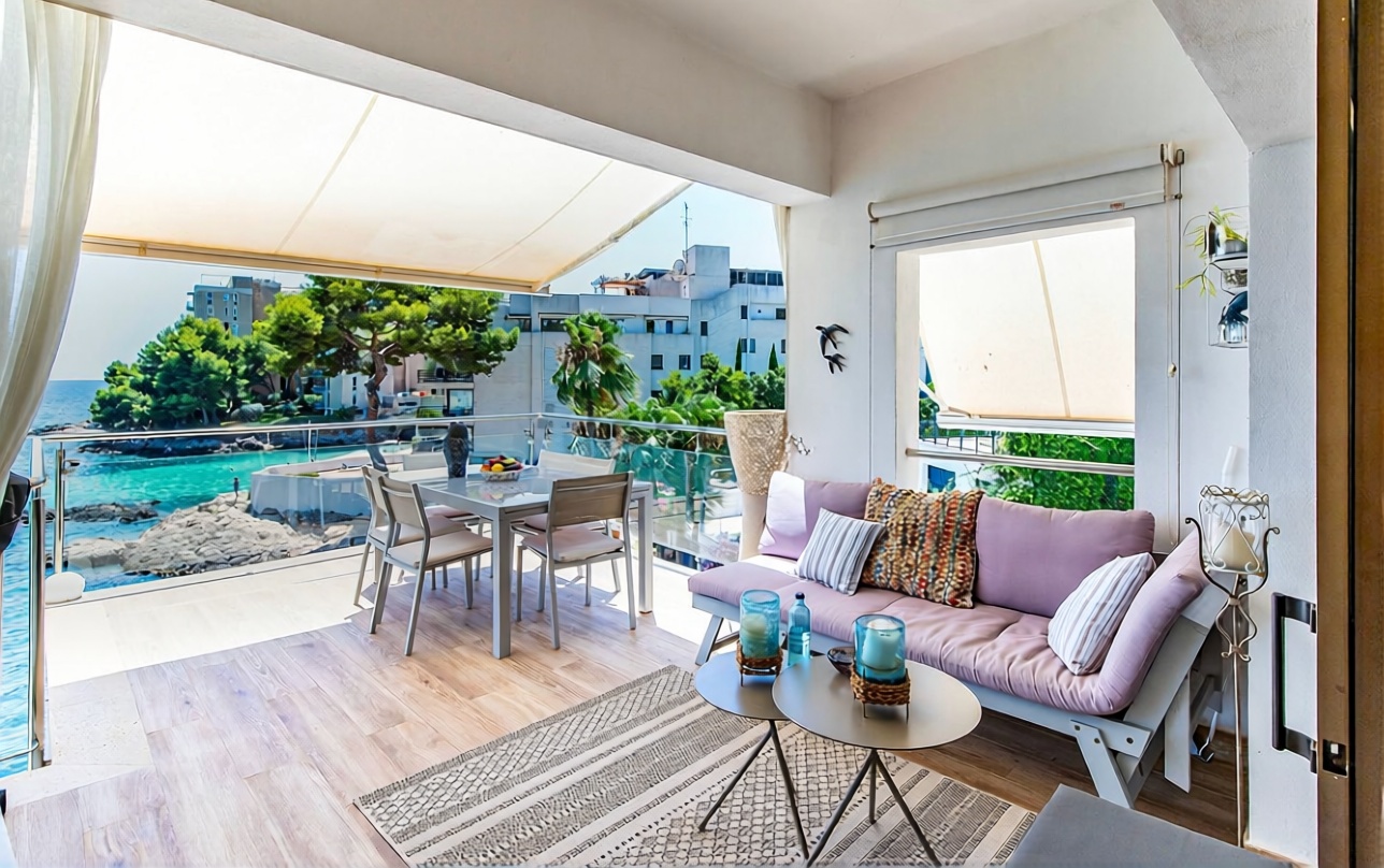 Appartement en attique en première ligne de mer à Calvià — Terrasse mer