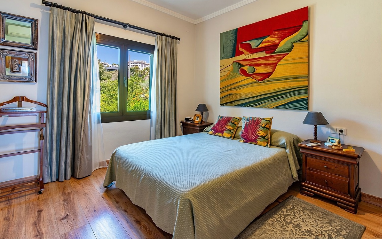 Appartement en attique en première ligne de mer à Calvià — Chambre