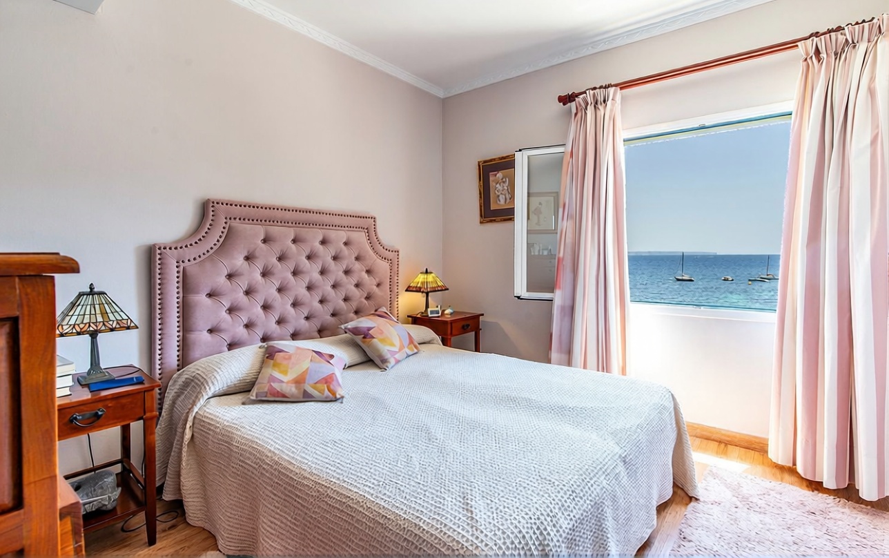 Appartement en attique en première ligne de mer à Calvià — Chambre