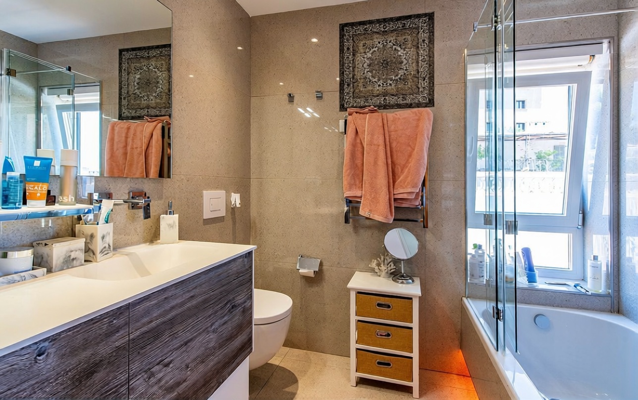 Appartement en attique en première ligne de mer à Calvià — Sanitaires