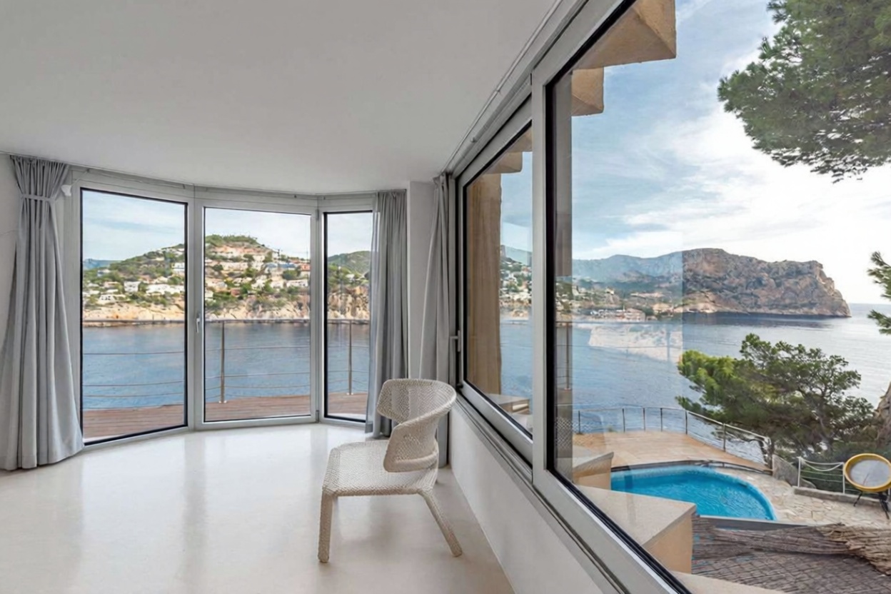 Beachfront flat in Andratx — Sea view