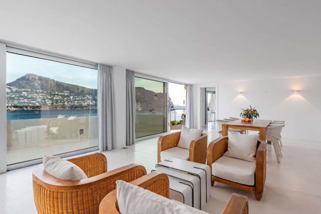 Beachfront flat in Andratx — Living room