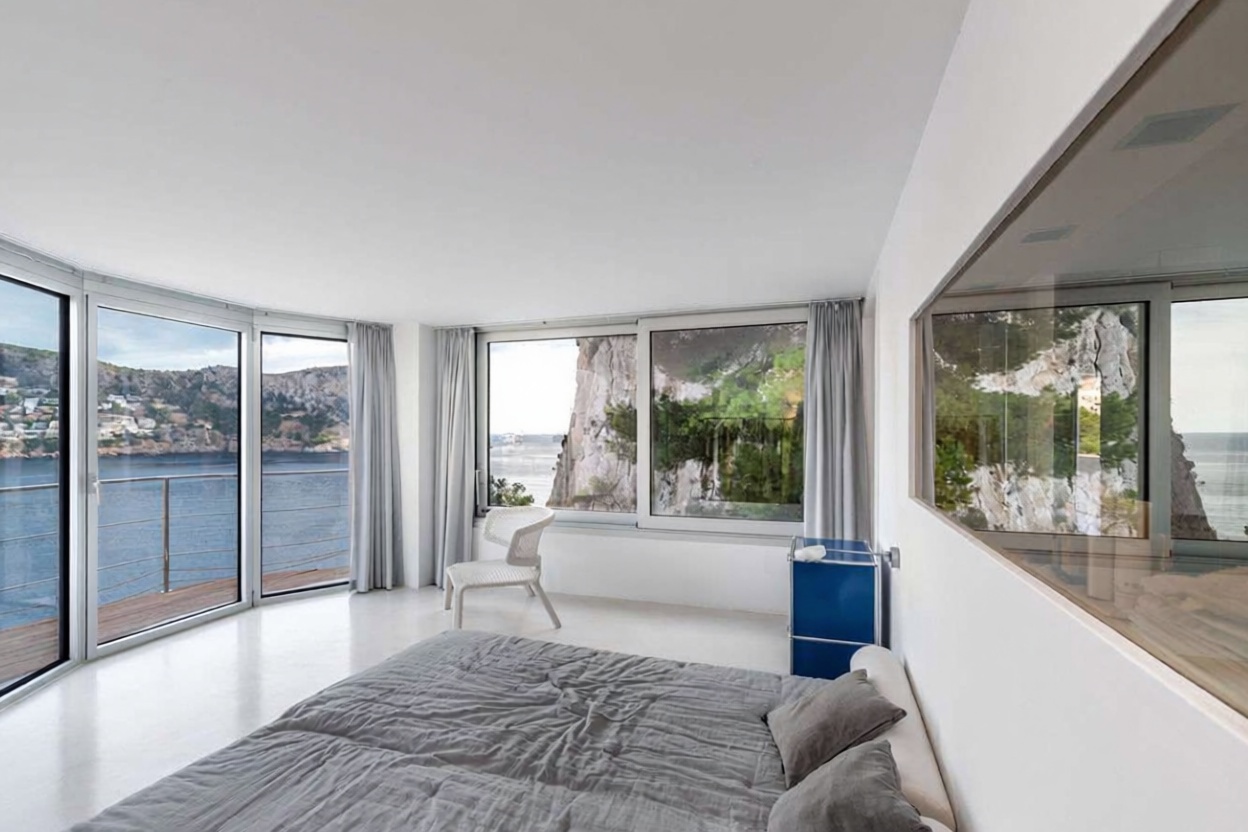 Beachfront flat in Andratx — Bedroom