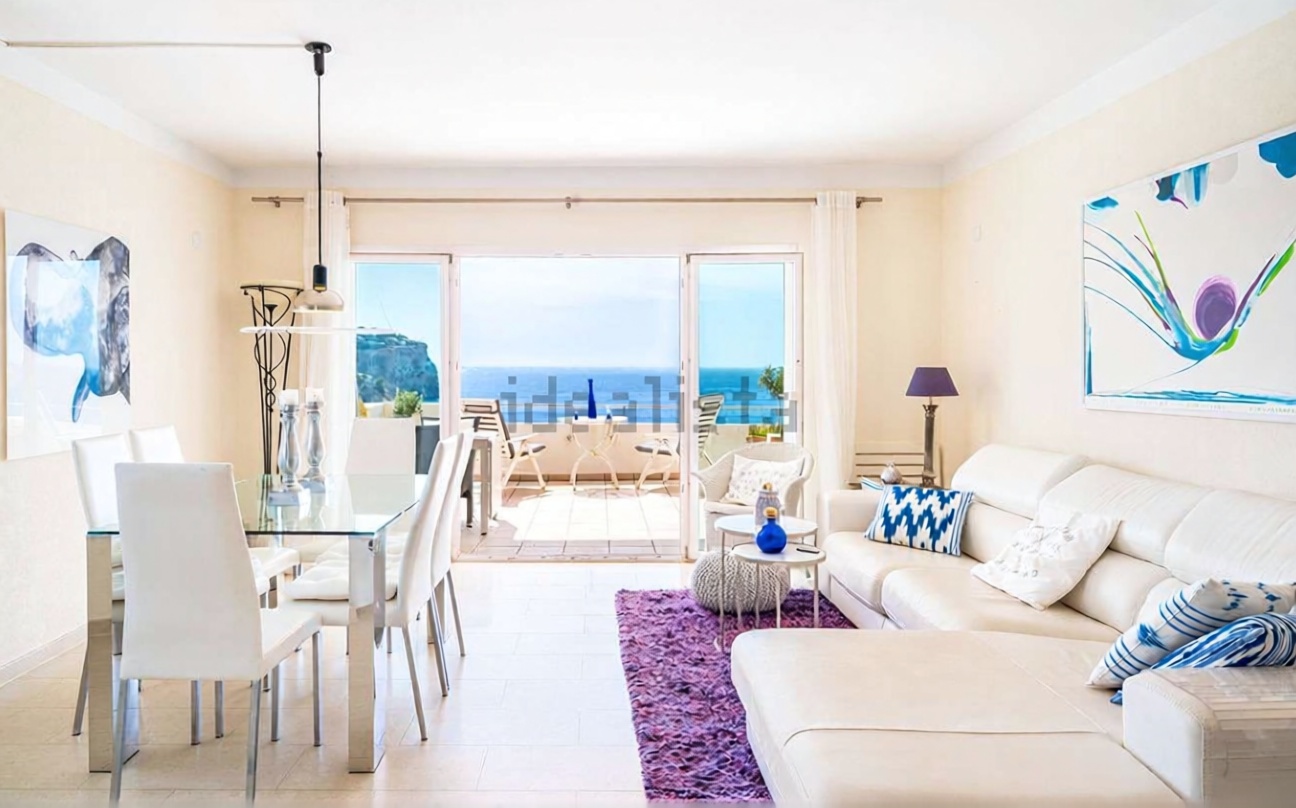 Appartement en attique en première ligne de mer à Andratx — Séjour