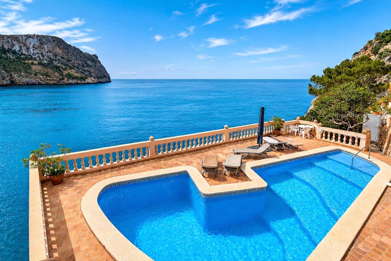 Seafront attic in Andratx — Pool