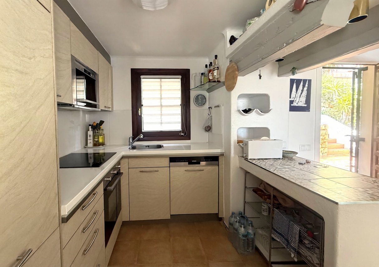 Beachfront flat in Andratx — Kitchen