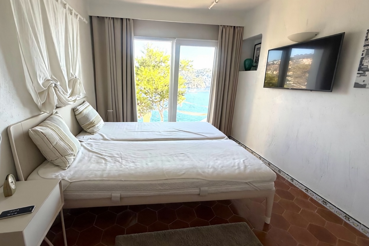 Beachfront flat in Andratx — Bedroom