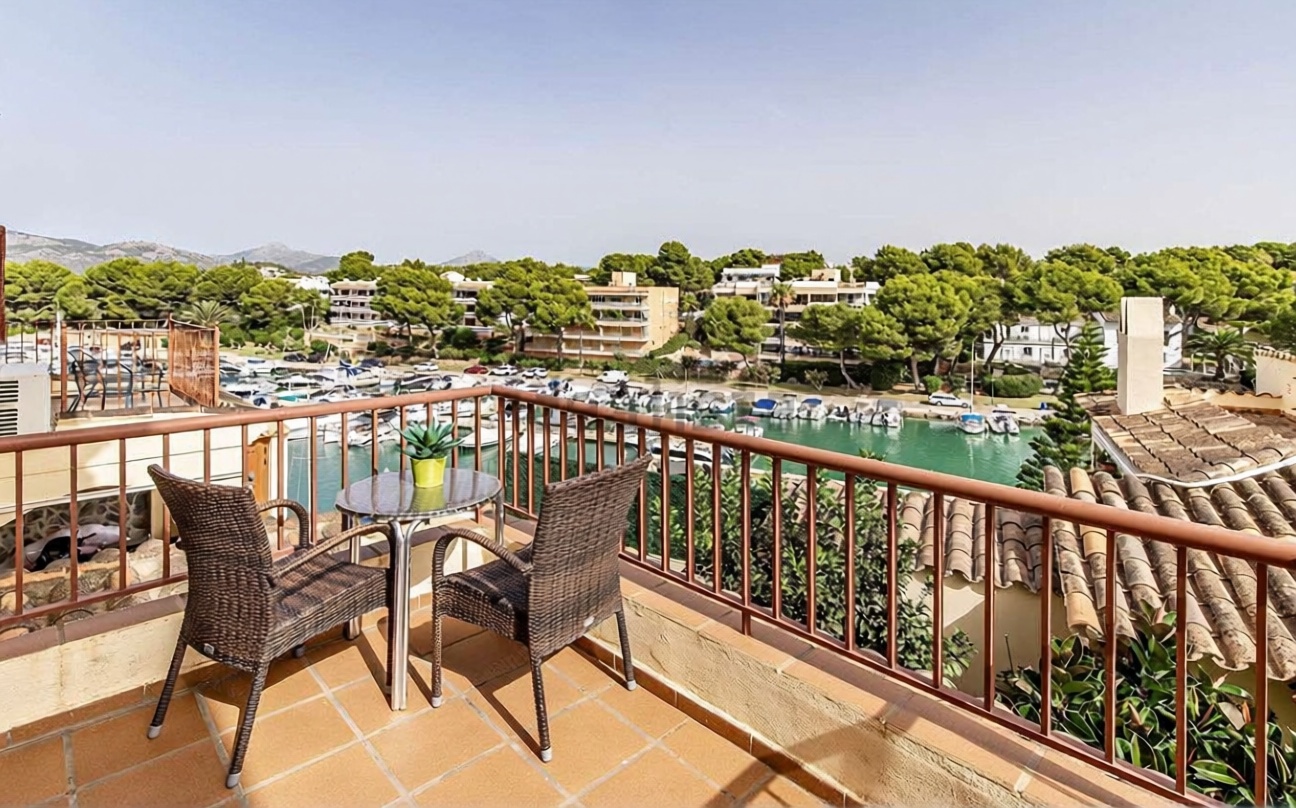 Beachfront duplex in Calvià