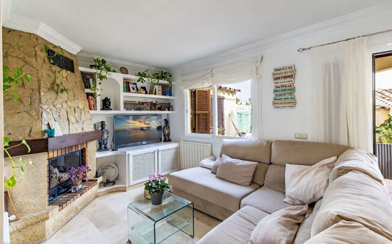 Beachfront duplex in Calvià — Living room