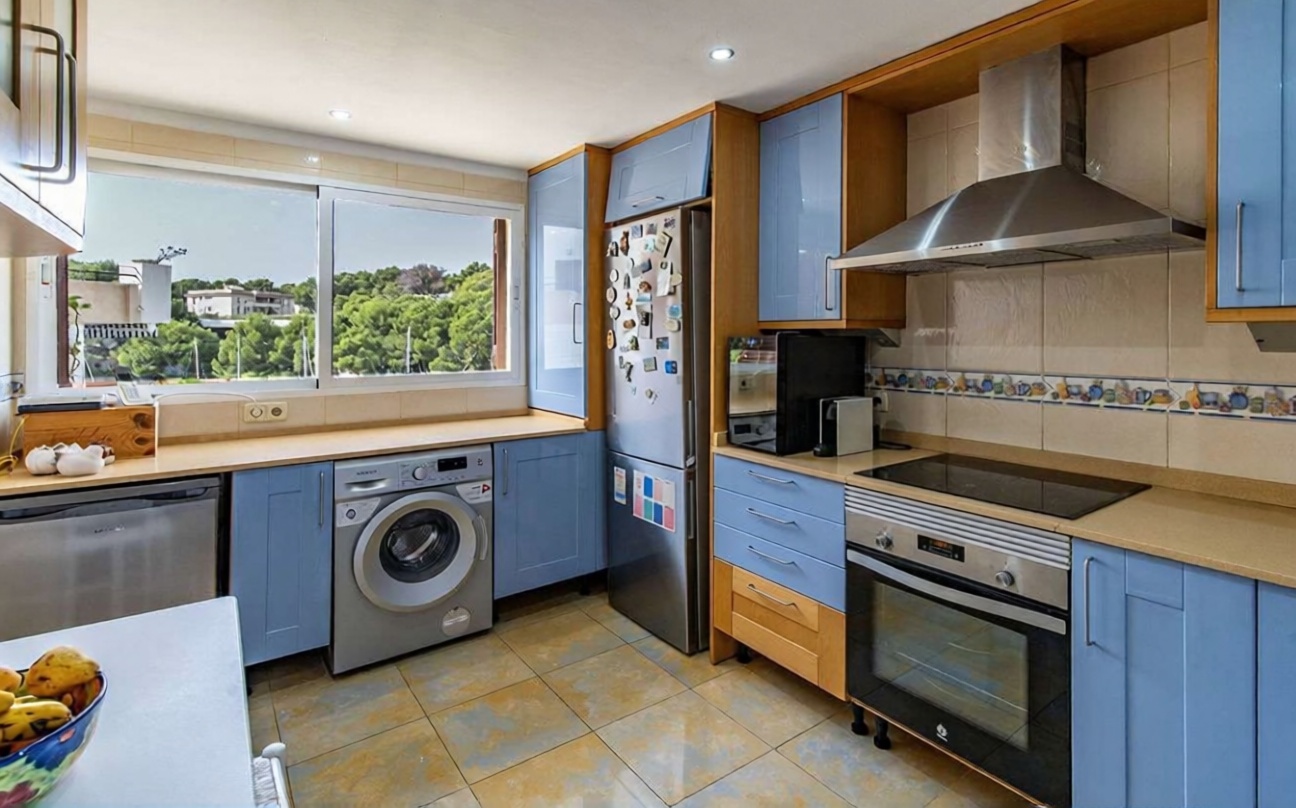 Beachfront duplex in Calvià — Kitchen