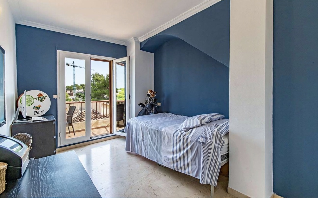 Beachfront duplex in Calvià — Bedroom