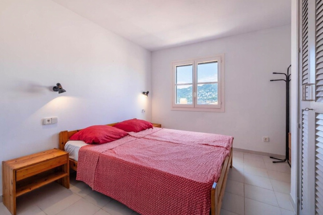 Beachfront duplex in Capdepera — Bedroom