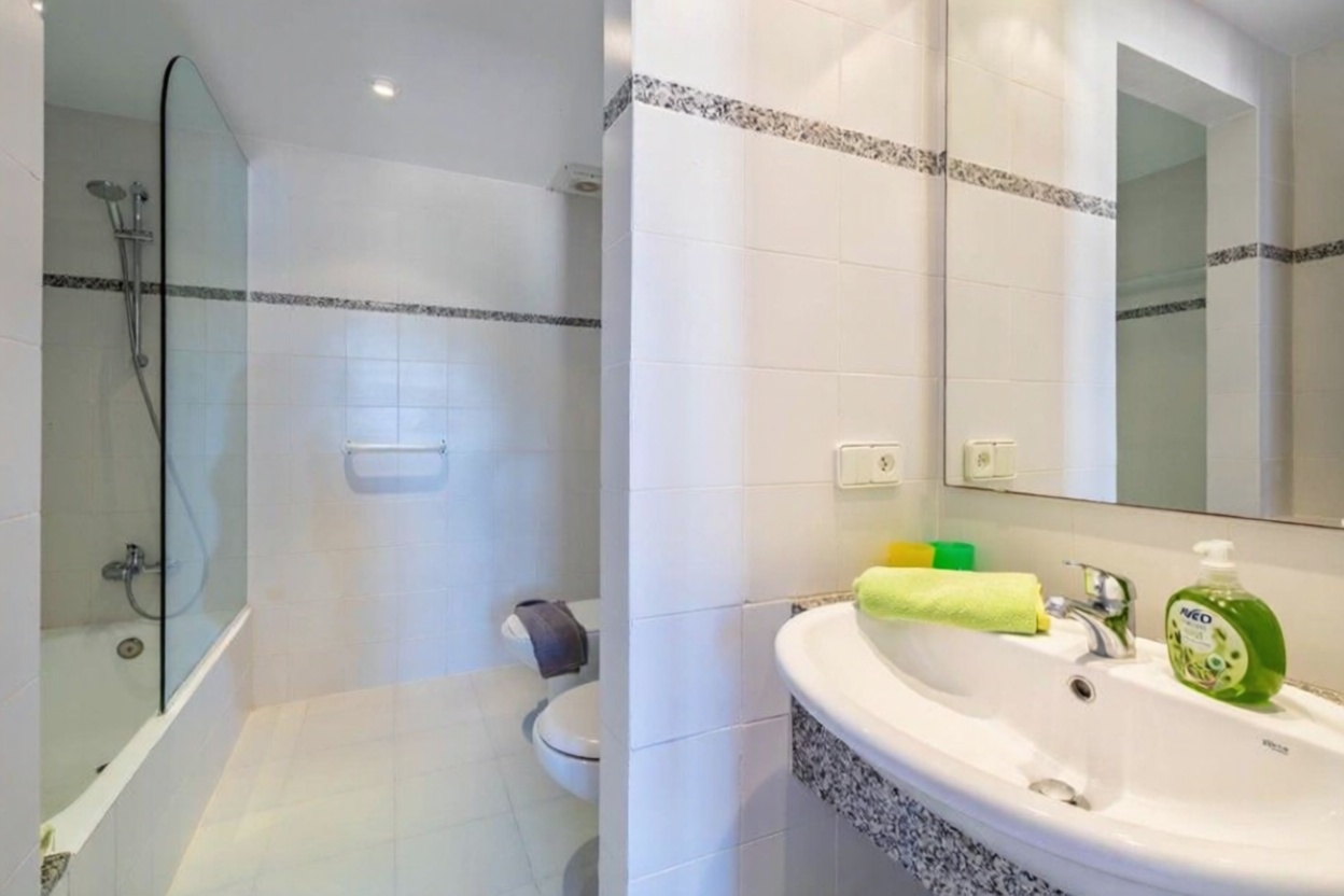 Beachfront duplex in Capdepera — Bathroom