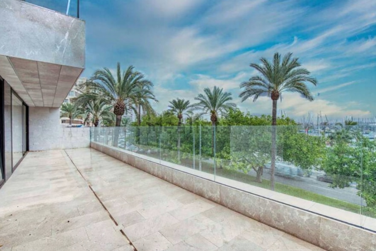 Beachfront flat in Palma de Mallorca — Sea terrace