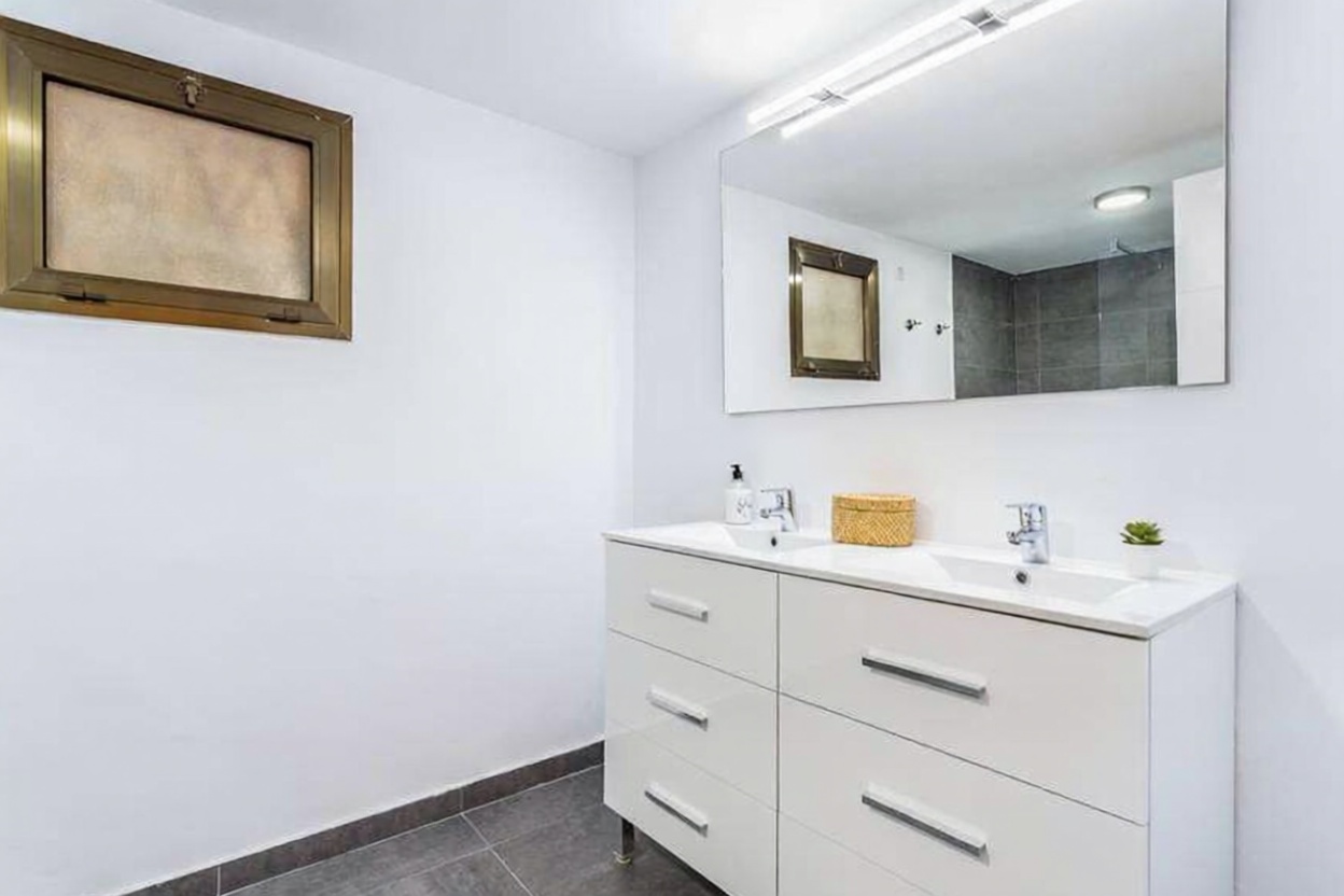 Beachfront flat in Alcúdia — Bathroom