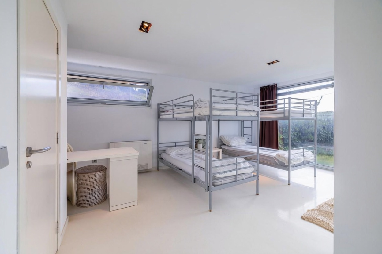 Chalet with direct beach access in a Guarda — Bedroom