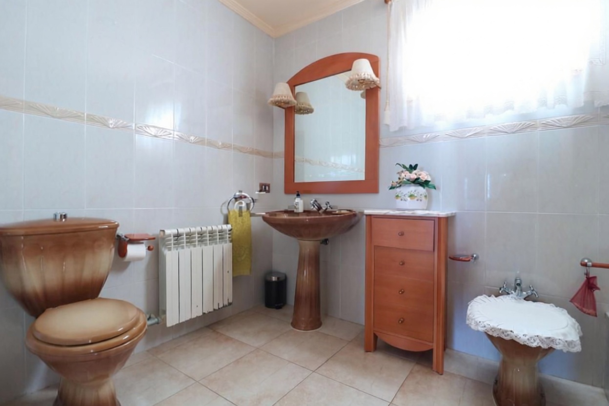 Chalet with direct beach access in Pontevedra — Bathroom