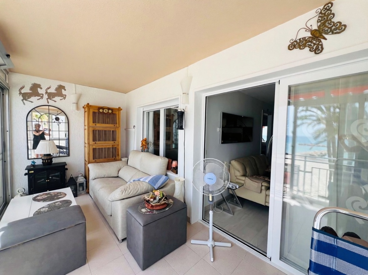 Flat for sale frontline beach in Altea — Sea terrace