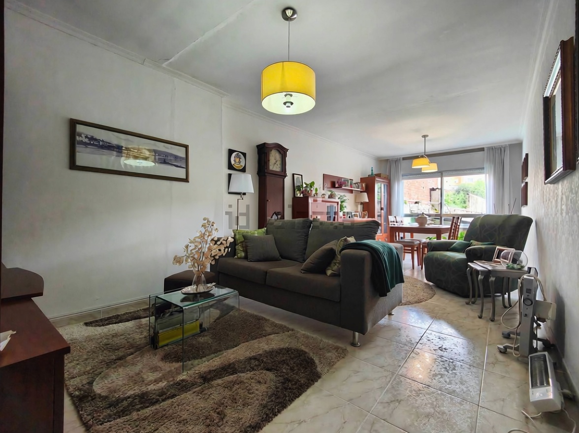 Chalet with direct beach access in Bueu — Living room