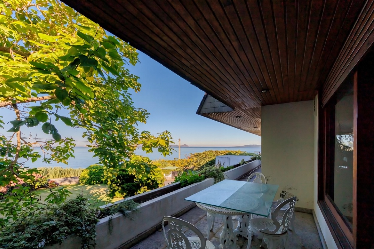 Chalet with direct beach access in Vigo — Sea terrace