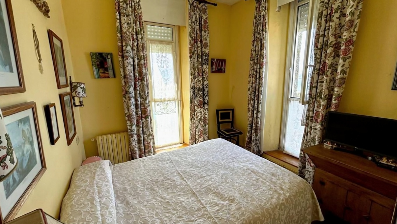 Chalet with direct beach access in Nigran — Bedroom