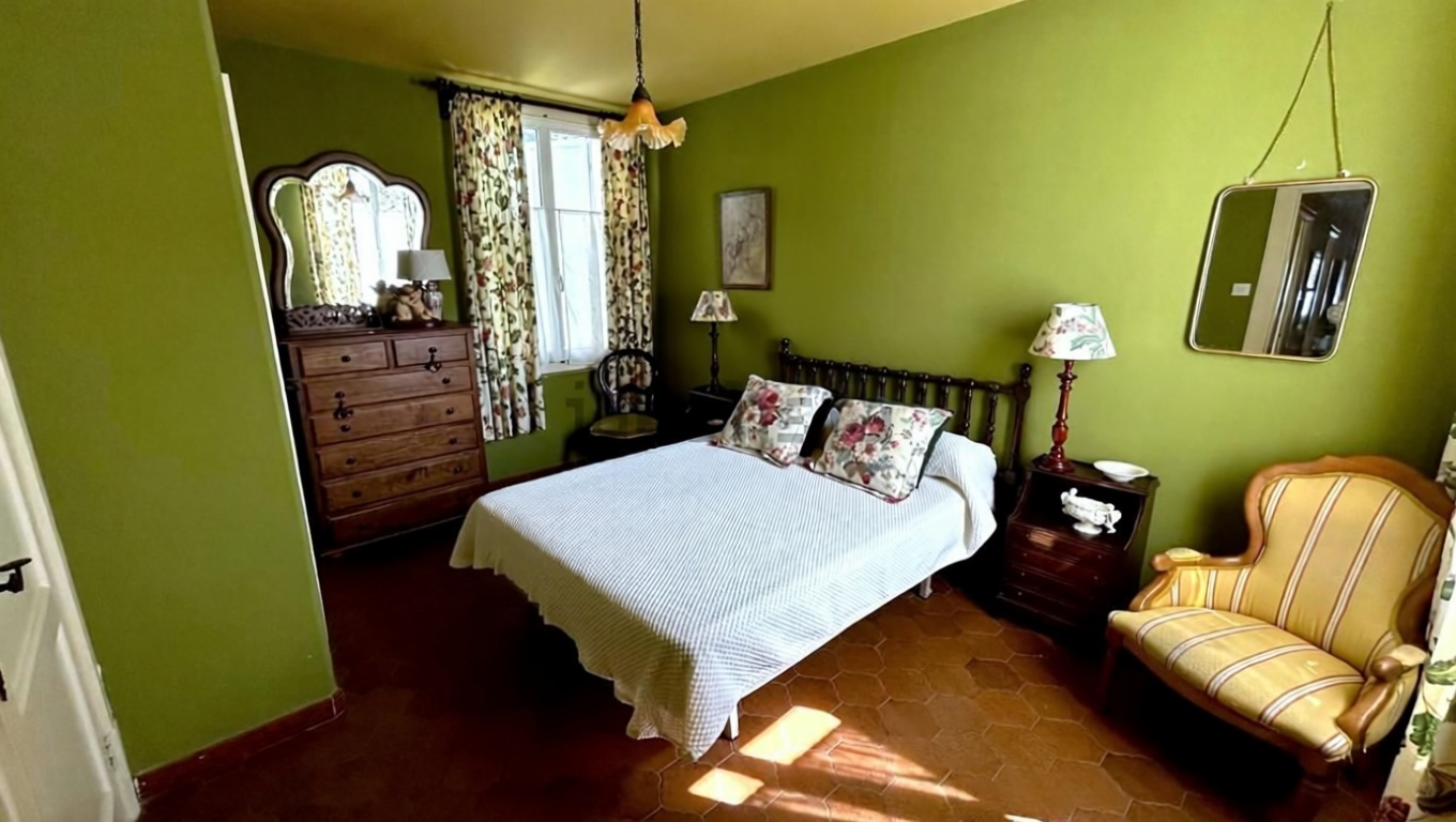 Chalet with direct beach access in Nigran — Bedroom