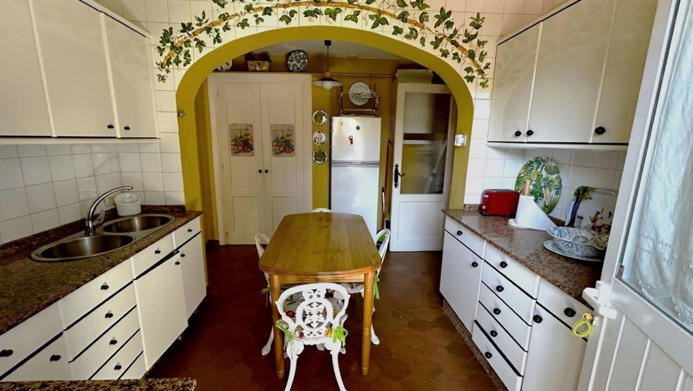 Chalet with direct beach access in Nigran — Kitchen