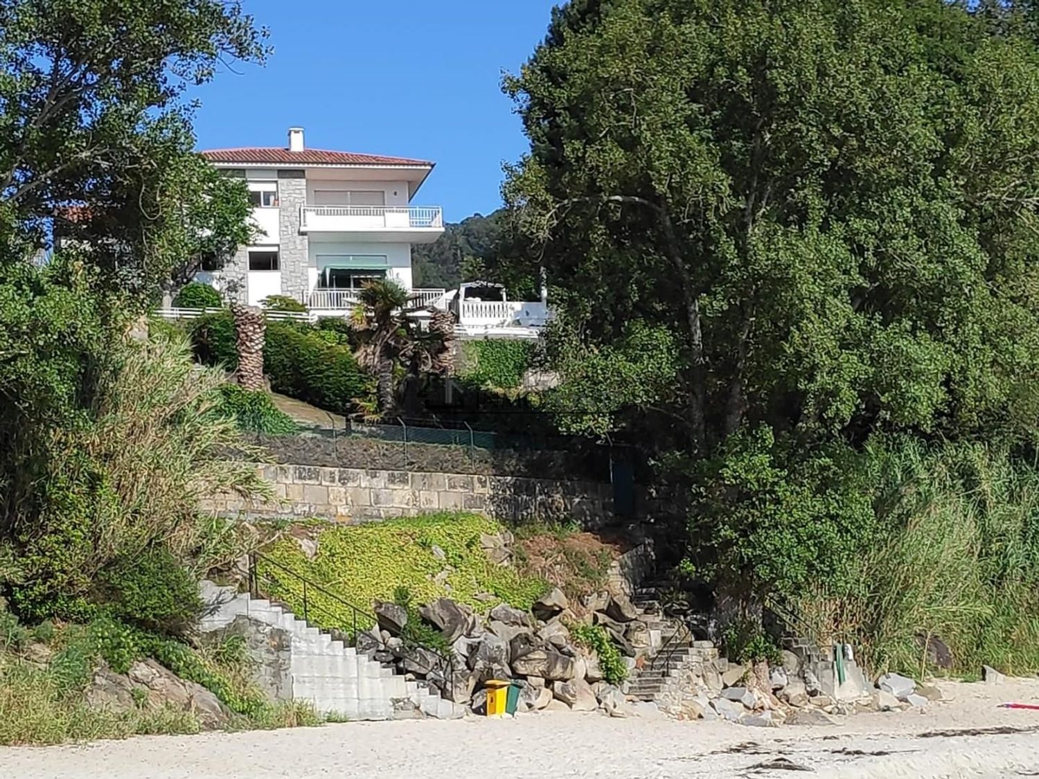 Chalet with direct beach access in Marín — Sea terrace