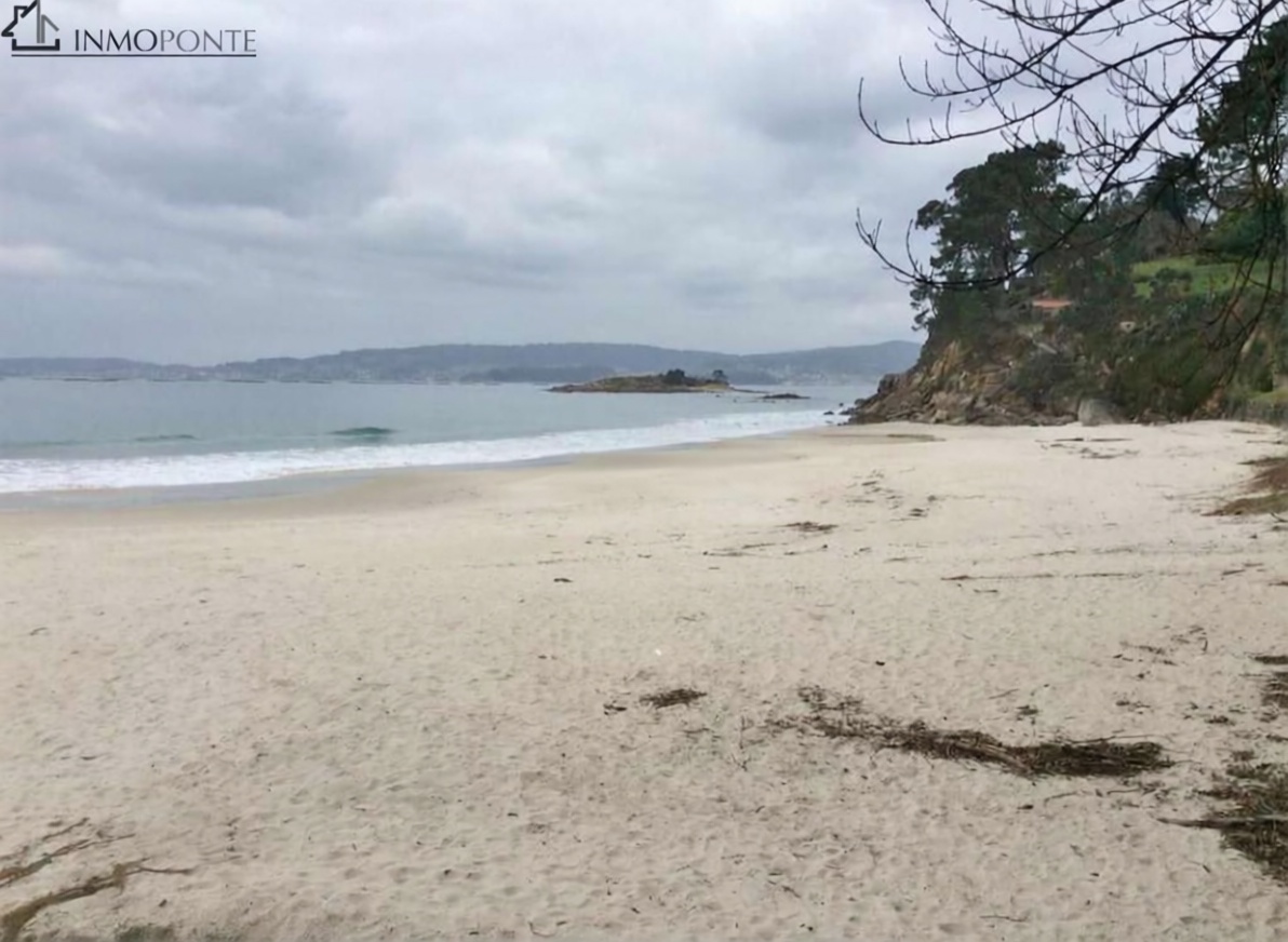 Chalet with direct beach access in Marín — Sea view