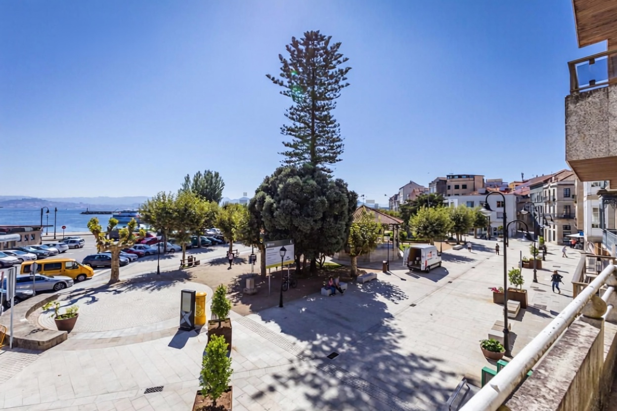Chalet with direct beach access in Cangas — Sea view