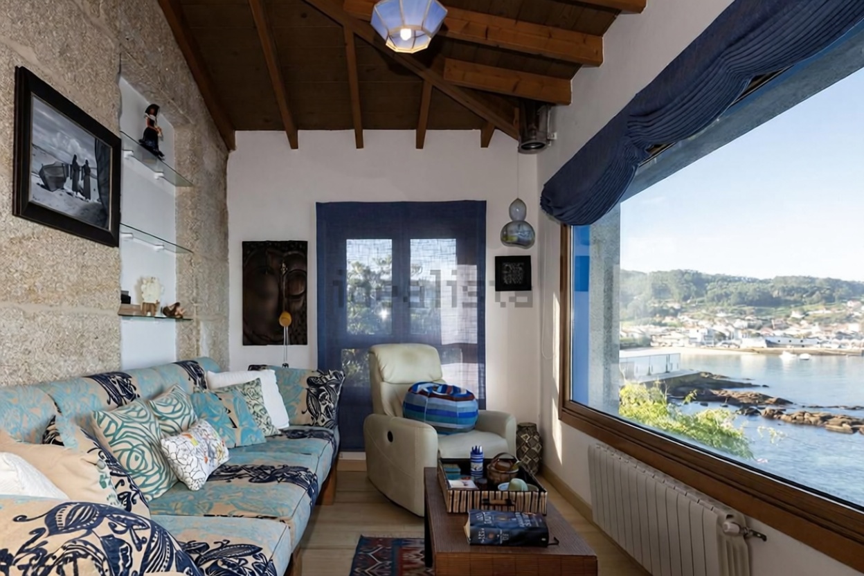 Chalet with direct beach access in Bueu — Living room