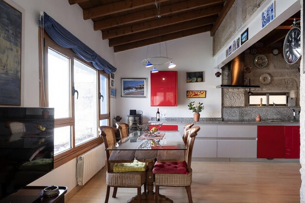 Chalet with direct beach access in Bueu — Kitchen