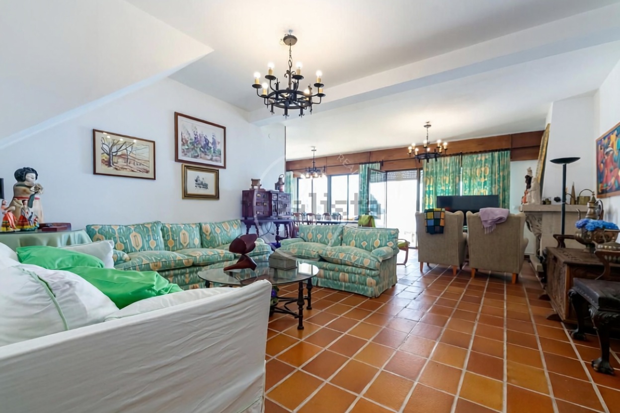 Chalet with direct beach access in Combarro — Living room
