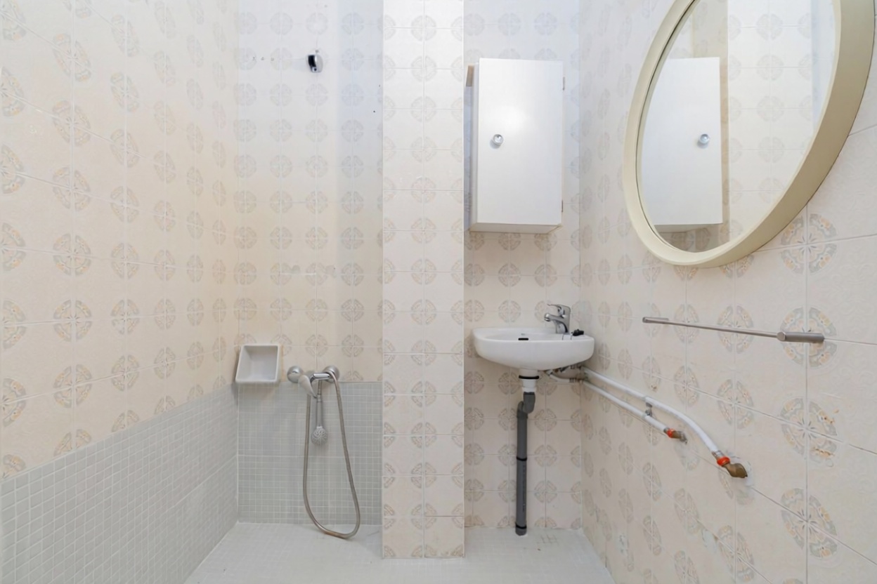 Chalet with direct beach access in Combarro — Bathroom