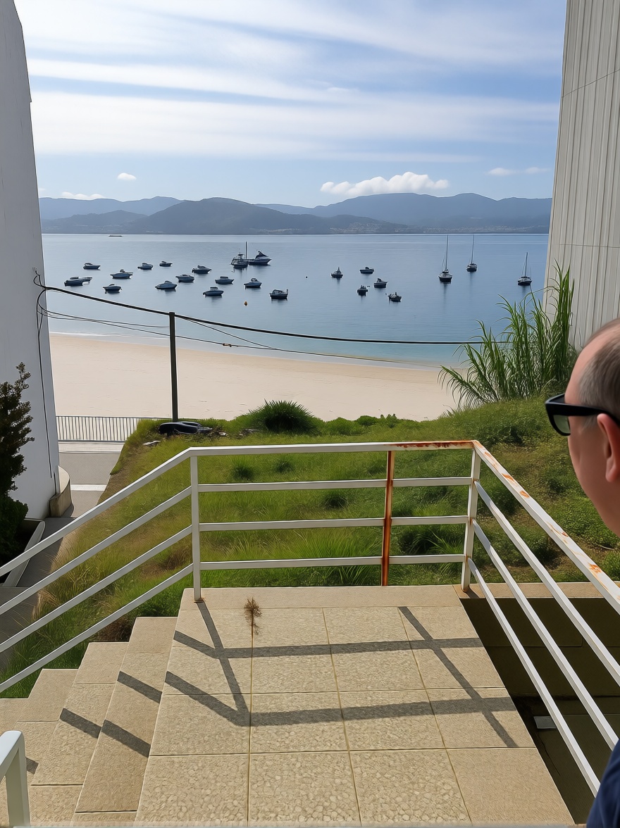 Chalet with direct beach access in Poio — Sea terrace