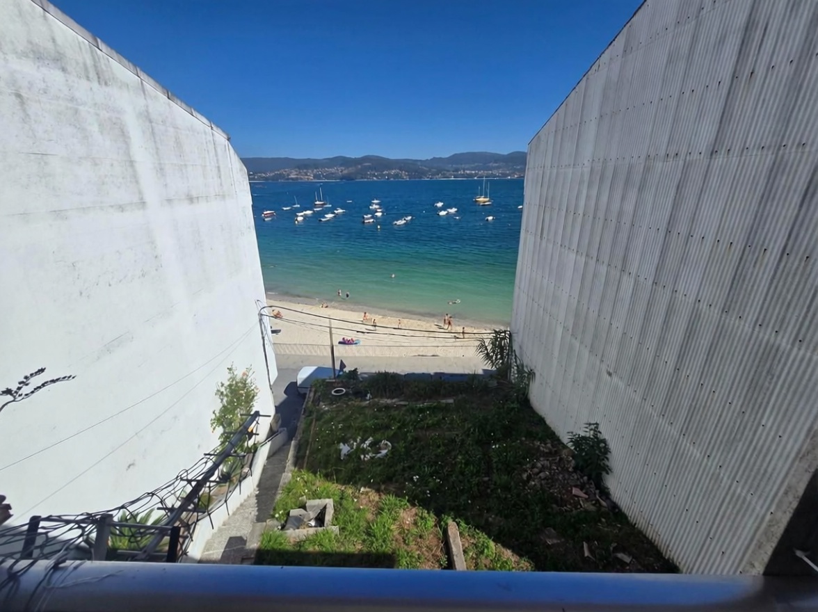 Chalet with direct beach access in Raxo — Sea view